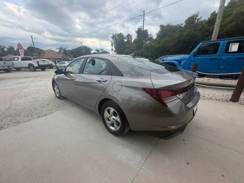 Used 2023 Hyundai Elantra SE FWD image 5
