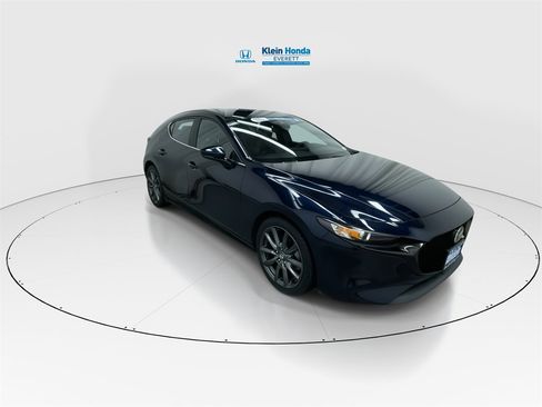 Used 2019 MAZDA MAZDA3 AWD Hatchback w/ Preferred Pkg image 4