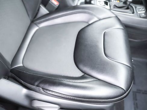 Used 2019 Jeep Cherokee Latitude Plus FWD image 38