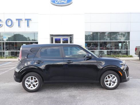 Used 2025 Kia Soul LX w/ LX Technology Package image 15