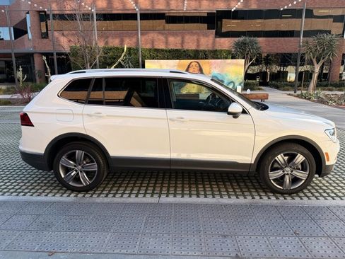 Used 2020 Volkswagen Tiguan SEL image 3