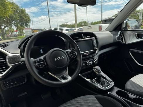 Used 2025 Kia Soul LX w/ LX Technology Package FWD image 20
