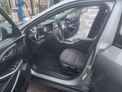 Used 2024 Chevrolet Trax LS image 9