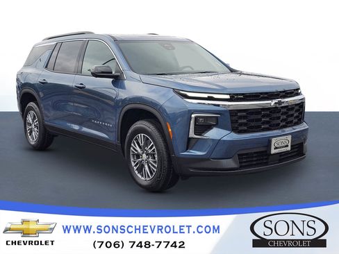 New 2026 Chevrolet Traverse LT w/ Driver Confidence Package image 2