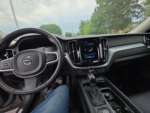 Used 2018 Volvo XC60 T5 Momentum w/ Vision Package AWD/4WD image 22