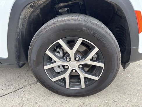 Used 2024 Jeep Grand Cherokee Limited image 12