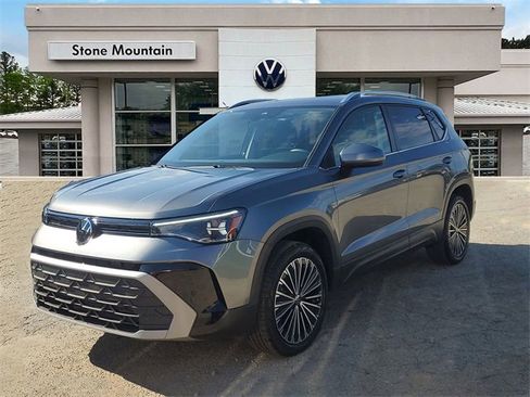 Certified 2025 Volkswagen Taos SE w/ Panoramic Sunroof Package image 1