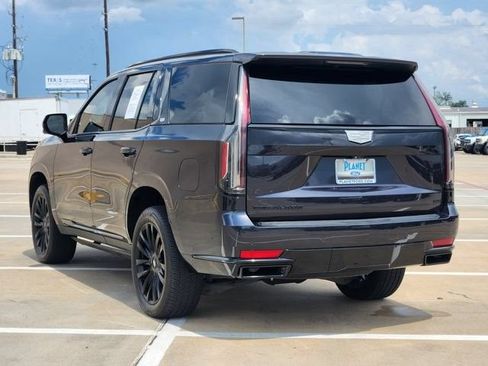 Used 2023 Cadillac Escalade Premium Luxury RWD image 5