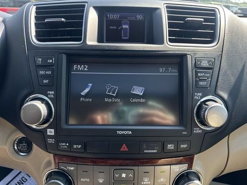 Used 2012 Toyota Highlander Limited w/ Tow Pkg FWD image 16