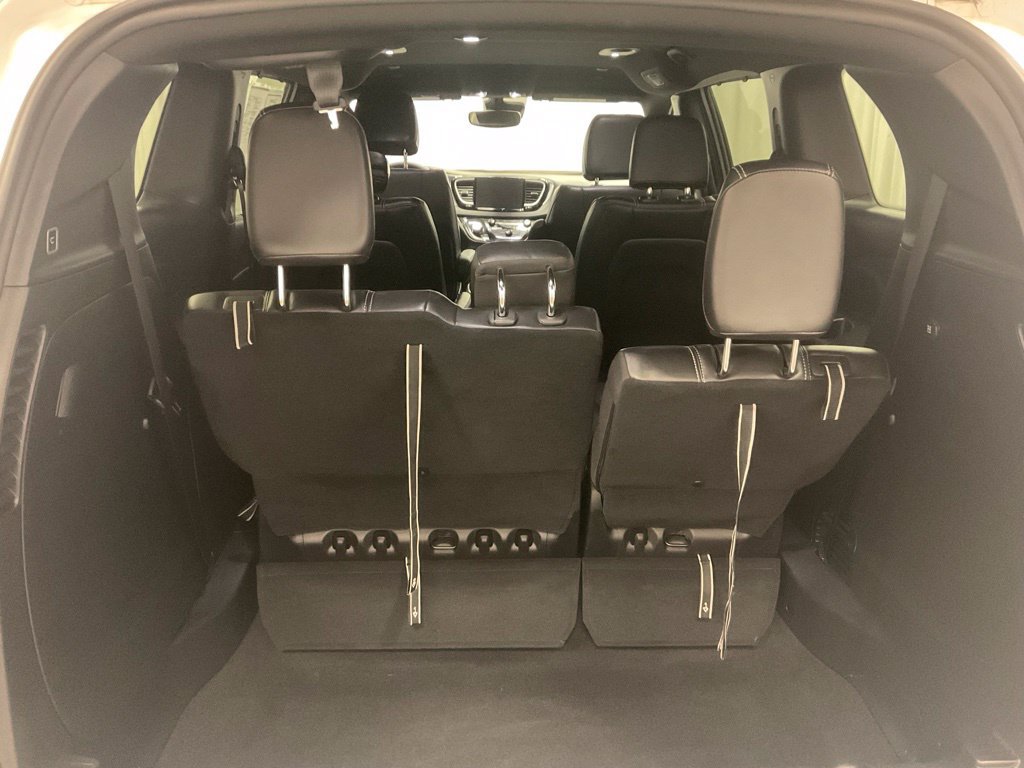Used 2025 Chrysler Pacifica Select FWD image 9