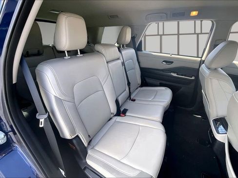 Used 2023 Nissan Pathfinder SL AWD/4WD image 24