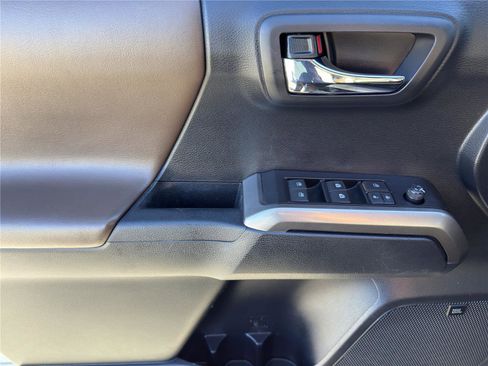 Used 2019 Toyota Tacoma Limited image 18