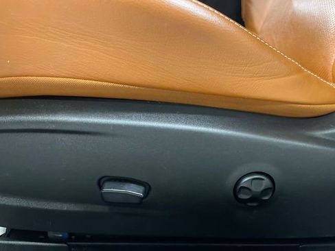 Used 2015 Dodge Challenger SRT image 12