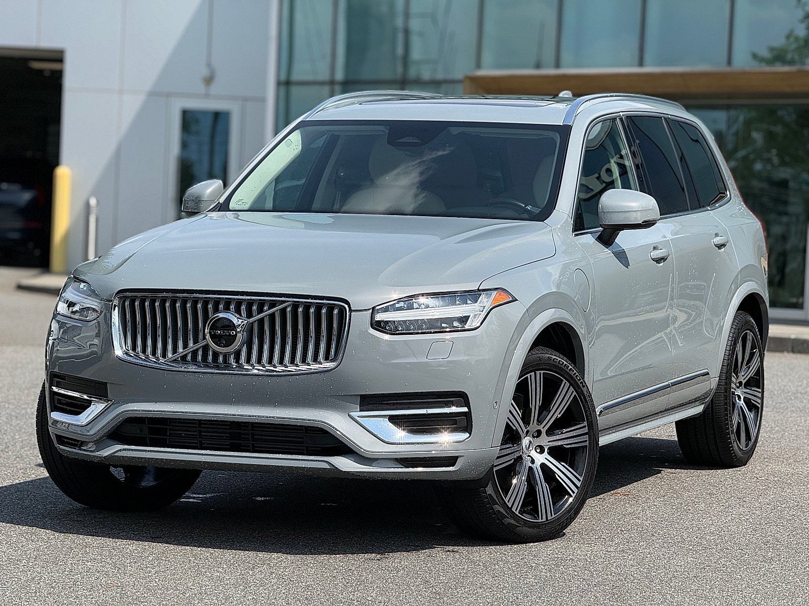 Certified 2025 Volvo XC90 T8 Plus w/ Protection Package Premier AWD/4WD image 1