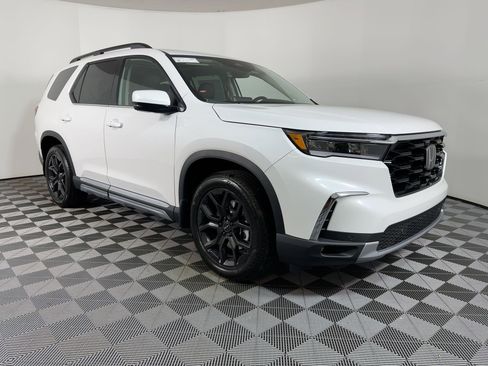 New 2025 Honda Pilot Touring image 6