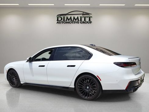Used 2025 BMW 760i xDrive w/ Executive Package AWD/4WD image 3