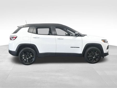 Used 2023 Jeep Compass Altitude image 7