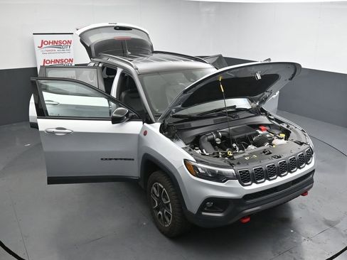 Used 2024 Jeep Compass Trailhawk AWD/4WD image 25