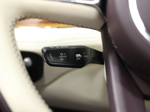 Used 2023 Bentley Bentayga Extended Wheelbase AWD/4WD image 36