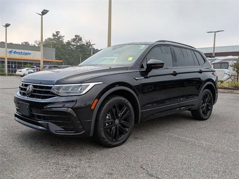 Used 2022 Volkswagen Tiguan SE R-Line image 8