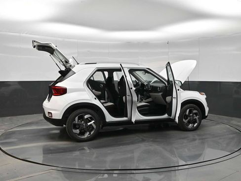 New 2026 Hyundai Venue SEL FWD image 43