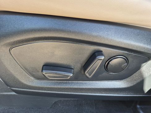 Certified 2022 Ford Explorer XLT w/ Equipment Group 202A image 15