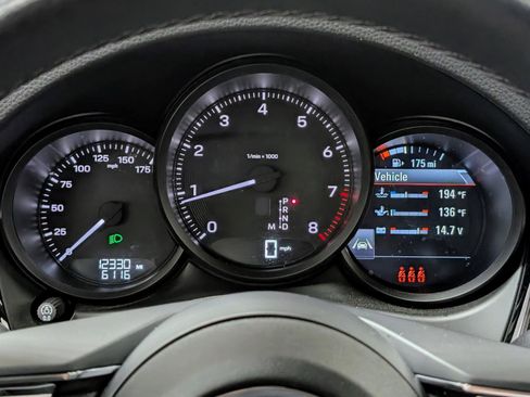 Used 2025 Porsche Macan image 33