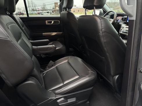 Used 2022 Ford Explorer XLT w/ Equipment Group 202A image 34