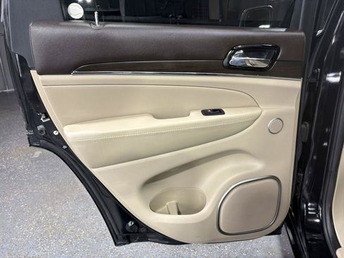 Used 2019 Jeep Grand Cherokee Overland AWD/4WD image 22