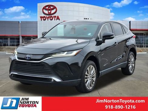 Used 2023 Toyota Venza Limited image 3