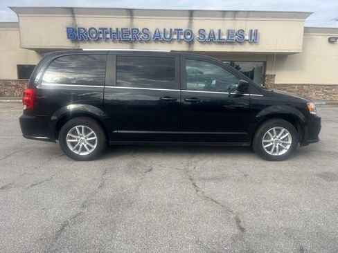 Used 2018 Dodge Grand Caravan SXT image 7