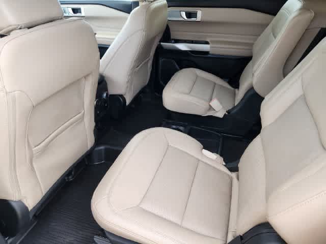 Used 2021 Ford Explorer Limited w/ Equipment Group 301A AWD/4WD image 12