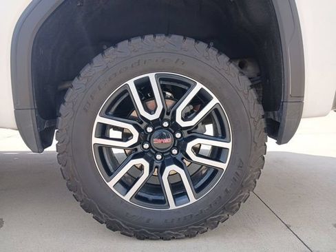 Used 2023 GMC Sierra 1500 AT4 w/ AT4 Premium Package AWD/4WD image 13