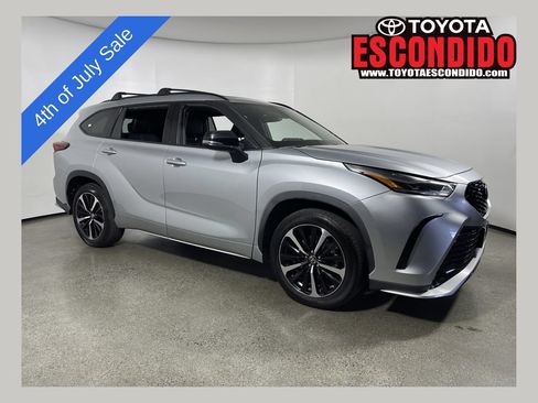 Used 2021 Toyota Highlander XSE FWD image 1