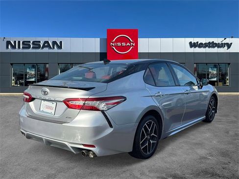 Used 2018 Toyota Camry XSE image 4