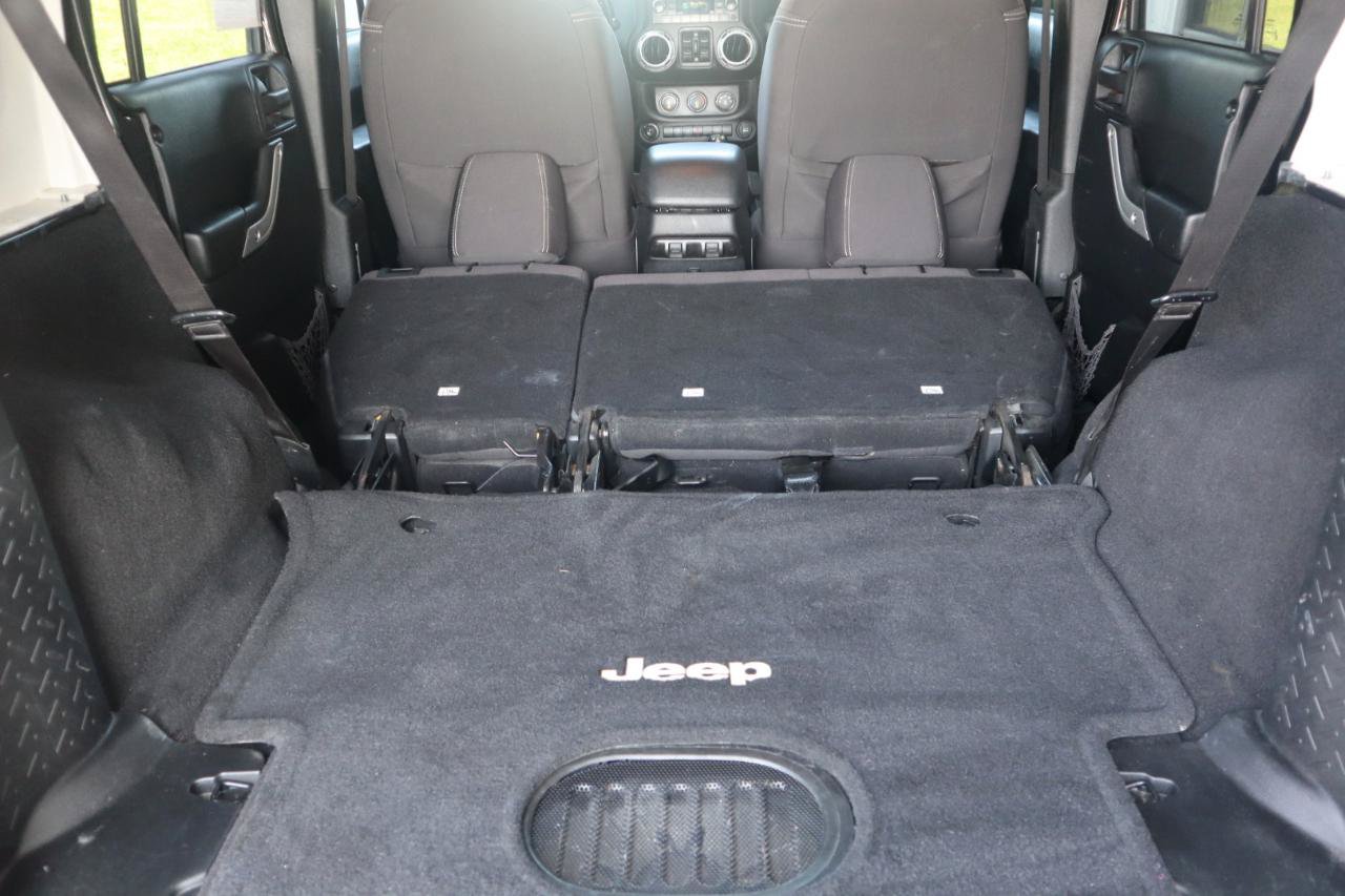 Used 2015 Jeep Wrangler Unlimited Sahara w/ Connectivity Group AWD/4WD image 49