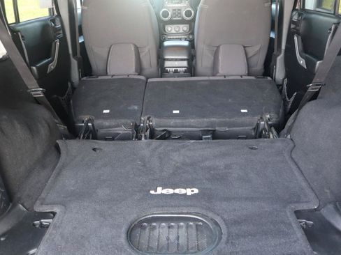Used 2015 Jeep Wrangler Unlimited Sahara w/ Connectivity Group AWD/4WD image 49