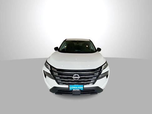 Used 2024 Nissan Rogue S AWD/4WD image 3