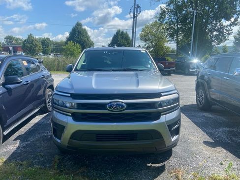 Used 2024 Ford Expedition XLT AWD/4WD image 2