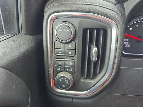 Used 2021 Chevrolet Silverado 1500 RST image 23