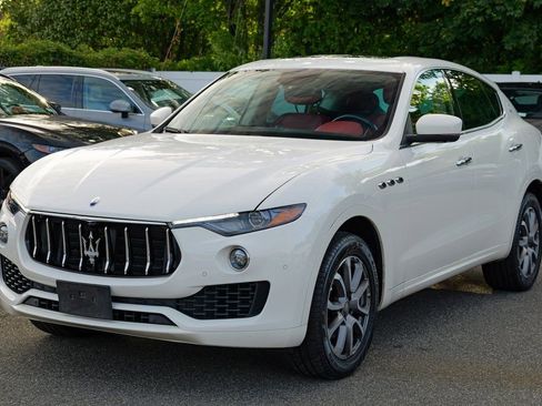 Used 2019 Maserati Levante image 3