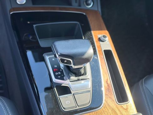 Used 2023 Audi Q5 2.0T Premium w/ Convenience Package image 17