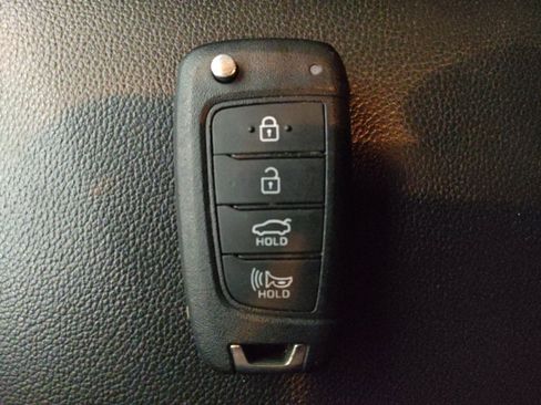 Used 2025 Hyundai Elantra SE FWD image 32