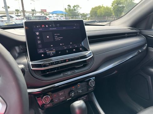 Used 2025 Jeep Compass Latitude w/ Altitude Special Edition image 13