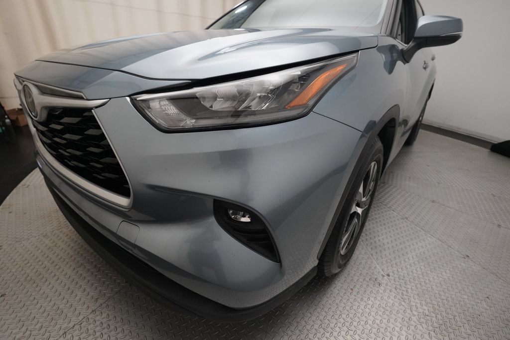 Used 2020 Toyota Highlander XLE FWD image 23