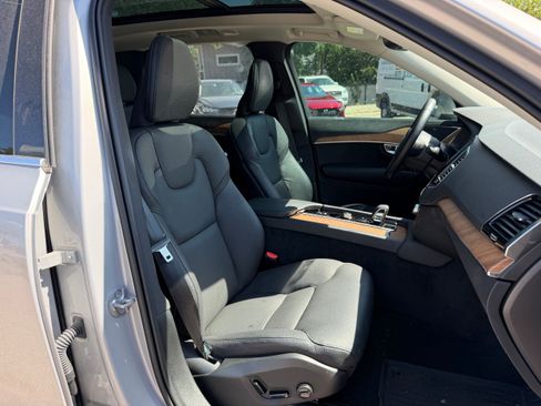 Certified 2025 Volvo XC90 T8 Plus w/ Protection Package Premier AWD/4WD image 9