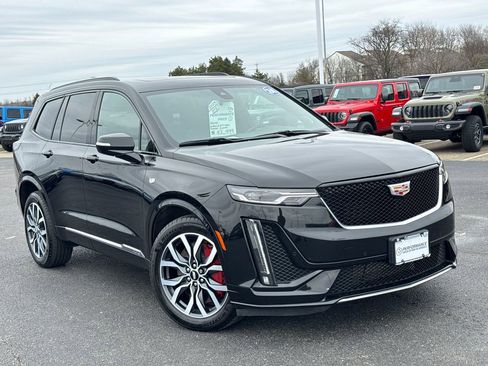 Used 2024 Cadillac XT6 Sport image 2