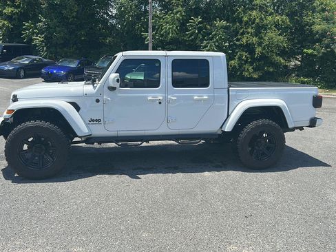 Used 2021 Jeep Gladiator Overland AWD/4WD image 2