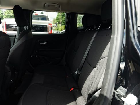 Used 2019 Jeep Renegade Altitude w/ Quick Order Package 2XM FWD image 20