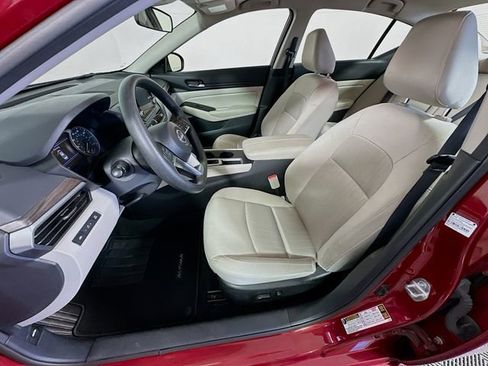 Used 2025 Nissan Altima 2.5 SV FWD image 12